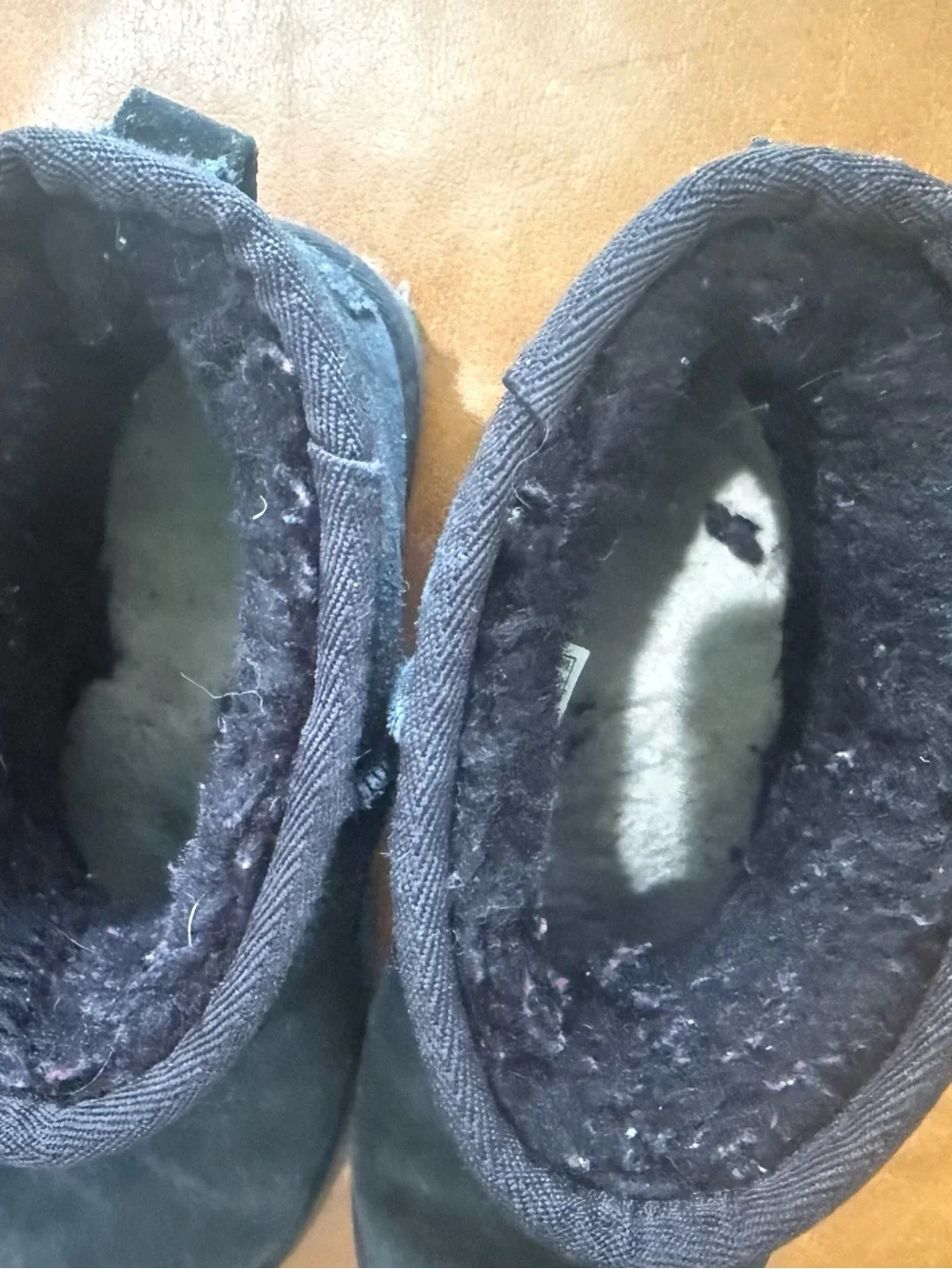 UGG classic mini logo boots
